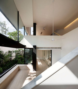odaro: armadillo house / formwerkz architects