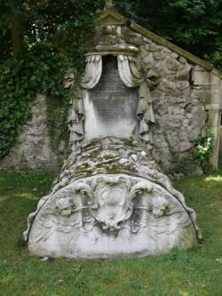 marjoleinhoekendijk:  rabbitinthem00n:   pixiedustparcels: A bed monument from a small churchyard in Essex UK. The “sheets” of the bed depict many symbols including a book, some skulls, bones, and an Ouroboros (a snake biting its own tail and forming
