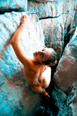 nudeexercise:  Nude rock climbing.   .