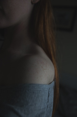 yourssincerelycaitlin:  This morning I noticed I have a straight line of five freckles on my shoulder. The last one at the bottom end is slightly faded than the other four. I’ve never felt so happy about having freckles until this morning. 