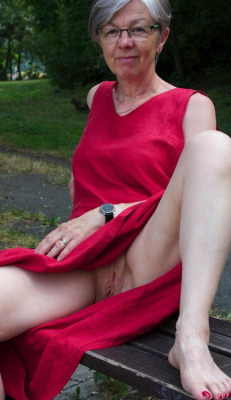 Upskirt shot of a fine mature pussyFind your sexy older lover here!