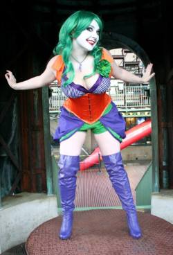 allthatscosplay:  Awesome Lady Joker cosplay by DesireeCosplay For all of your cosplay, gaming, anime, comic con, and all-around nerd culture needs, visit All That’s Epic. Be sure to follow us on Twitter and Submit us your cosplay photos! 