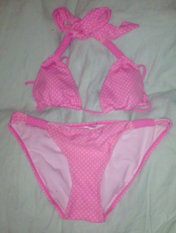 men-wearing-panties:  sohard69pink:👙 Horrible Sunday today so we went to the shops to check out the sales. Found this from summer, and it’s my size…how cute! How lucky! Now I just need my summer back 👙 ManInPanties, PantyMan, Panty, CrossDress