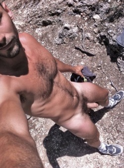 alanh-me:    47k+ follow all things gay, naturist and “eye catching”  