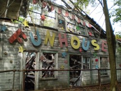 hahamagartconnect: ABANDONED AMUSEMENT PARKS - PART TWO Seems folks can’t get enough of pictures surfacing from abandoned theme parks. To be perfectly honest, nor can we. Here’s a follow up to our hugely popular first blog post on the thrills &amp;