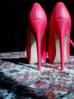 jaynelovesdick:  sissydonna:  sissydonna:  Where Boys Will Be Girls  Where Boys Will Be Girls  sometimes you want your heels to match your lipstick and nail polish sometimes you want them to contrast but you always need heels, lipstick and nail polish