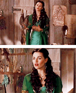 countdraculas:  Morgana Pendragon's Outfits. ↳ The Green Silk Gown.   //  // ]]>