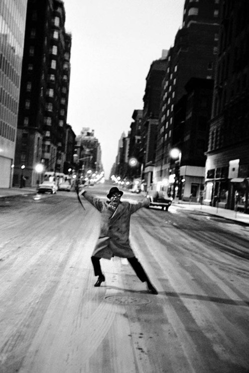 newyorkthegoldenage:  Sammy Davis Jr. dances across Madison Avenue after his last show at the Copacabana, 1959.Photo: Burt Glinn via Magnum Photos