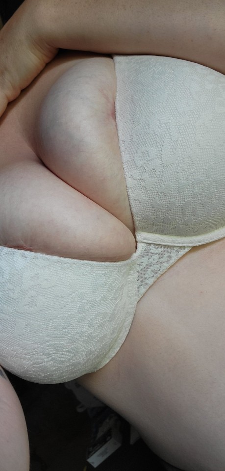 missmelonee:Big boob problems 😂