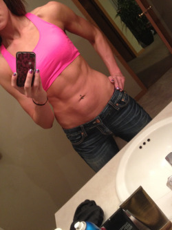 sexygymchicks:  Follow Sexy Gym Babes Updated Daily with the most healthy, fit, hardbody, and cute gym babes on tumblr! Check us out on instagram too @FitGymBabes !  8 Ways to Fight Fitness Fatigue 