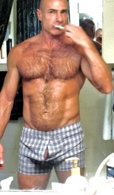 Gay Aussie (Melbourne) Bear sharing pics & hot men