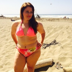 Marshmallowfluffwoman:  How To Get A Bikini Body: Put A Bikini On Your Body =)  #Beach