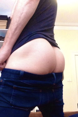 troyxxx:  a new ass pic because it’s been a while . xxx