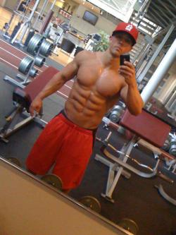Look at this abs!
