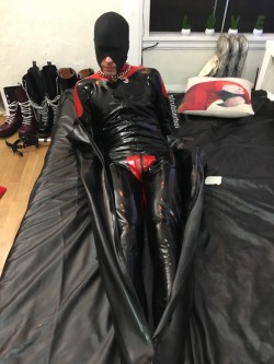 sfrubberboi:  Just sliding into a sleepsack! 🐶😈😋 I really need to spend the weekend this way! Any takers? 🐶😏 