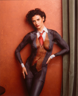 onlyoldphotography:  Annie Leibovitz : Demi Moore, Los Angeles, California, 1992. 