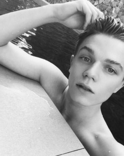 urprettygay:  Ronan Parke “okay, i’m officially ready for summer.. (side note, this was taken in thailand because the weather in england is definitely not pool weather 😫)” 