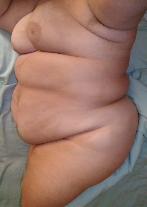 mybigfattyfunland:  My girl’s sexy ssbbw body @wrasselover I’d love to blow a load all over that sexy belly.  Love to paint her belly in sperm and lick her armpits 