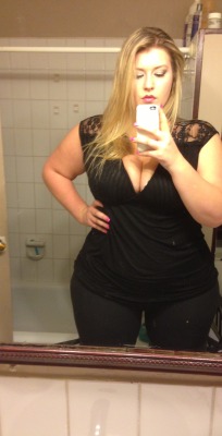 plus-size-barbiee:  rockthemcurves:  plus-size-barbiee:  Helloheyhayley wants me to reblog for her sexy ass.  Well dang she’s hot!!! Love that figure  I forgot about this picture!