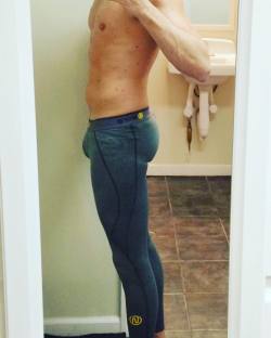 lnghrn80-blog:  The workout didn’t happen if it’s not followed by a shirtless mirror pic. #jock #runner #triathlete #triathlon #compressiontights #menintights #skinsusa #bulge