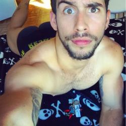 chamaquito-norte:  latinhombre:  What’s cuter? The ass! The skull sheets? Those eyes?   mmmm el mismo Tommy Ramos uffff!!! bello bello!! 