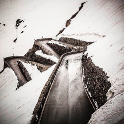 bikes-bridges-beer:  Winter is coming… #ciclismo #cycling #sports #bikeporn #awesome #bike #mountain #winter http://ift.tt/1vgNVom