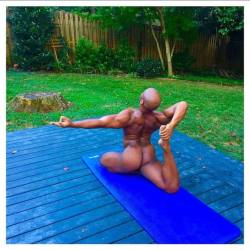 plutoworldsblog: MANNN I COULDN’T BE IN HIS YOGA CLASS LOL 