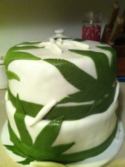 thevividream:  We decided to have a professional cake made this yr for our 420 celebration