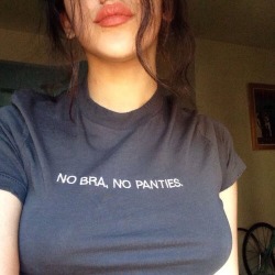 synful18:  hellotittyfuck:  Have only worn a bra once in the past two weeks and it’s amazing 👌  I need this t-shirt!!
