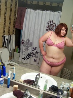 chubby-selfie-show:  Real name: Gina Married: No Pictures: 52 Naked pics: Yes Free sign-up: Yes Link to profile: HERE 