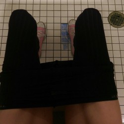 goddesskyaa:  It’s not even 10am and I’m in a public bathroom. Here ya go, pervs.