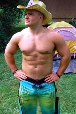 brainjock:  Country Boy gotta a FAT COCK!  You just know this former HS football stud is wrecking all that country poon at Kenny Chesney concerts…his FAT BOY cock is definitely makin these bitches walk bow legged!