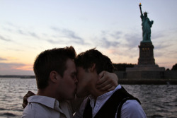 cuteegaycouples:  CUTE GAY COUPLES