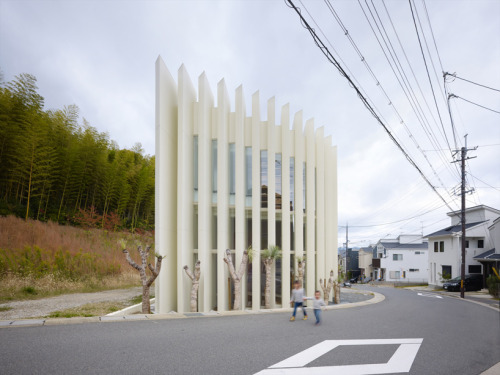 House In Muko by Fujiwarramuro Architects House in Muko, a project by Fujiwarramuro Architects, is a very unique modern house. Located in Muko, Kyoto, Japan, this house has 13 parallel vertical louvers that dictate light levels and provide various views.