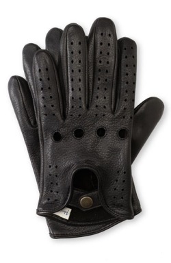 gentlemansessentials:  Deer Skin Gloves  Gentlemanâ€™s Essentials  Just seeing these makes my heart beat a little bit faster.
