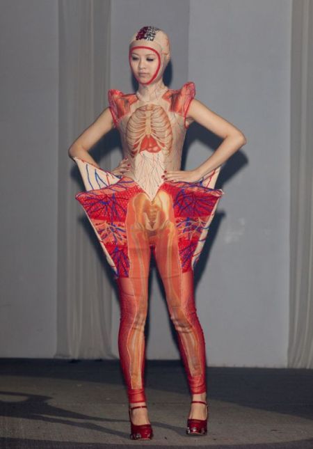 extrareality:psychokandi:Stunning anatomic dresses from  Shih Chien University‘s fashion students exhibition. 