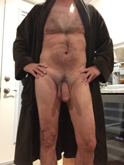 keirsraan:Waiting for my coffee to brew. You’d think a guy could learn how to tie a knot on his robe. 😈