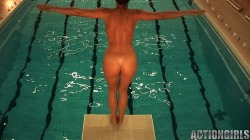 Underwater-Xxx:  Girl With A Nice Tanned Body Completely Naked Right Before Jumping
