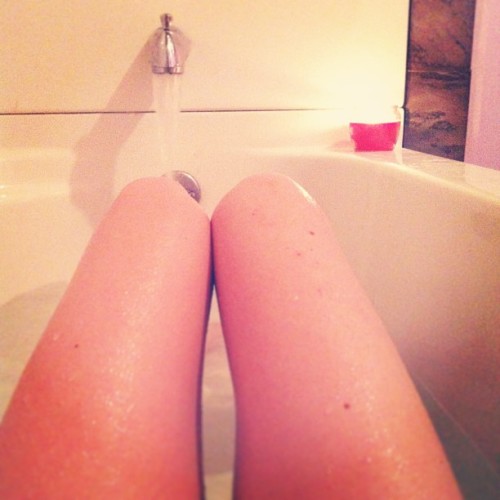 XXX letsget0ut0fhere:  Having a bath at 1 in photo