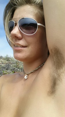 therealnitten: Scuzzy beach selfies 