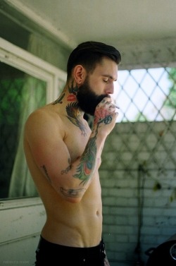 radicalbeardndtats:  I’ll pay big money for a chance with a guy like this 
