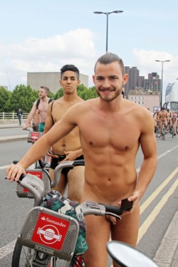 hornyclick:  wnbrboys:  London 2015 Submit your own WNBR pictures http://wnbrboys.tumblr.com/submit   cute short foreskin