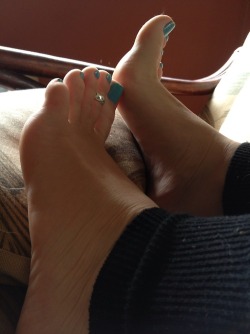solesosilk:  cherrytoesaresexy:  feetsexy:  More in www.Feets.in  They look so soft and her toes look so suckable  wow !!!