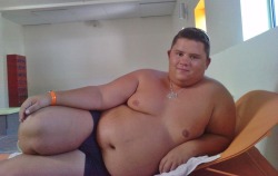 ultra-chublover:  fat-boy-lover:  guys iam realy imprest(I got this picter from nice chube i have to agree this is a nice chube for real he has it all his cute,fat and sexy what more can ask for.  Yes i Agree….So much 101% love