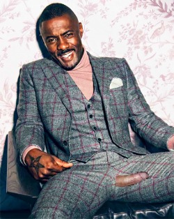 Is there maybe a little skin showing here? I think I almost can make out a dong! Yowee Zowee, Idris Elba!