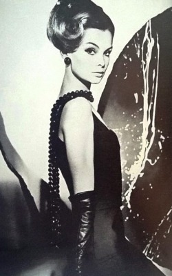   Jean Shrimpton, Vogue UK, 1962.       