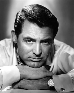 sparklejamesysparkle:  Cary Grant, publicity portrait for Alfred Hitchcock’s Notorious, 1946. 