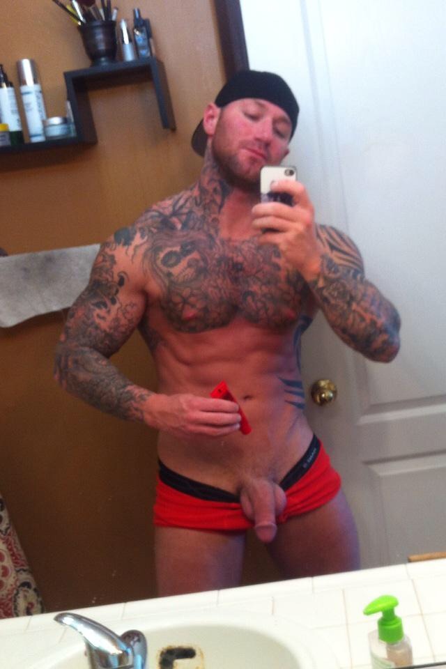 hotfacedescort:  HOT FUCKER… I would ROCK that ass of his and suck the hell out