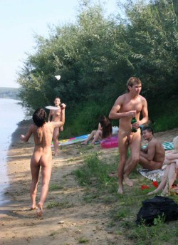 naturismo a orillas del lagohttp://blogzen00.tumblr.com/