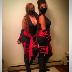 itoons:  slammerpawg:  sexy #ninjas  #cosplay